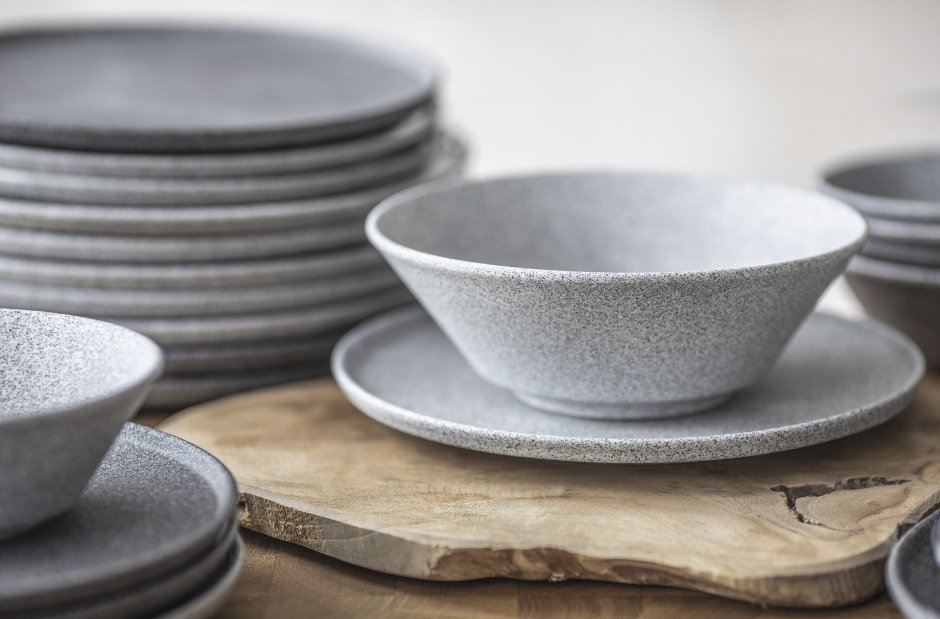 Посуда серая матовая