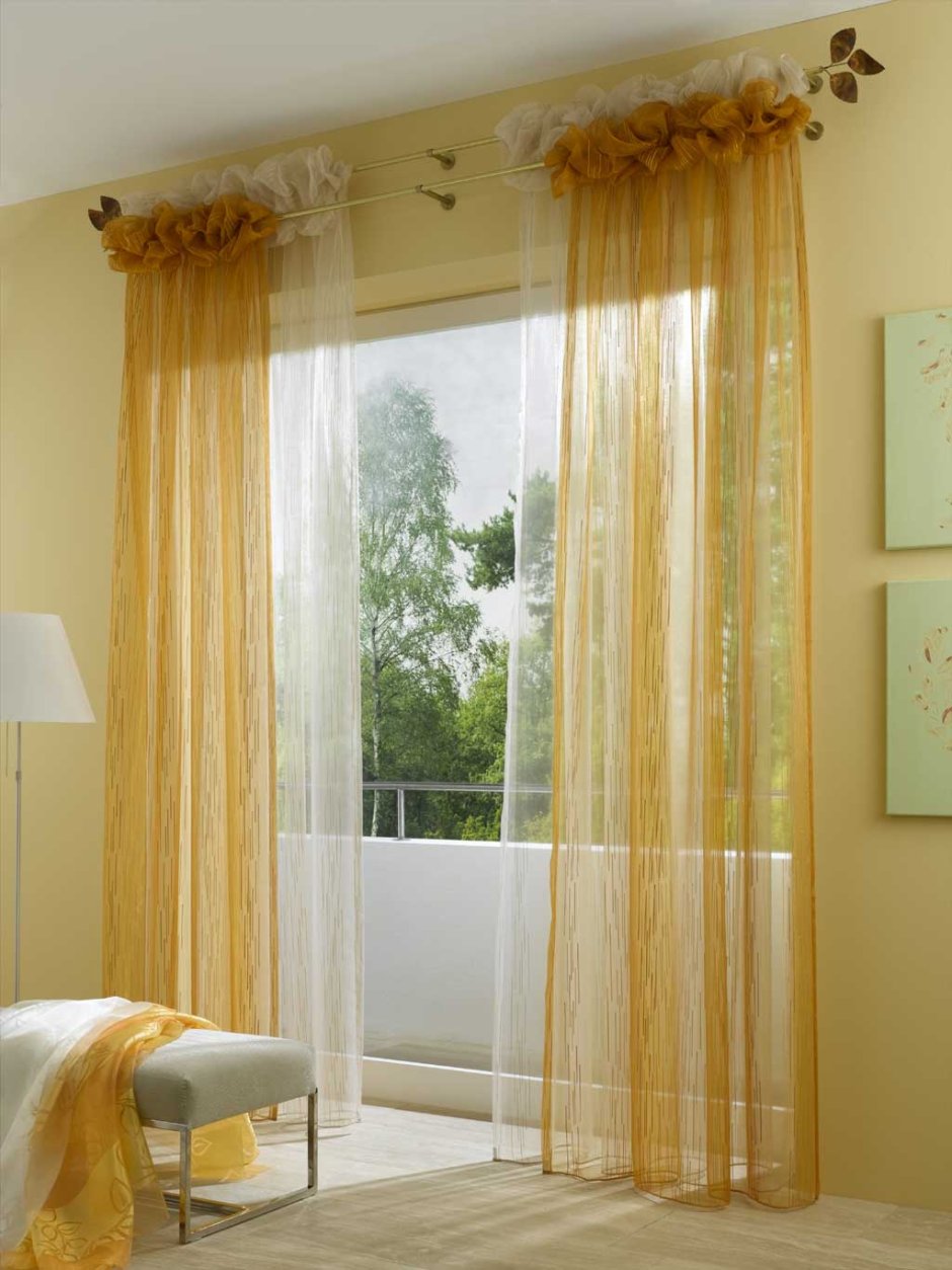 Окна с гардинами и шторами