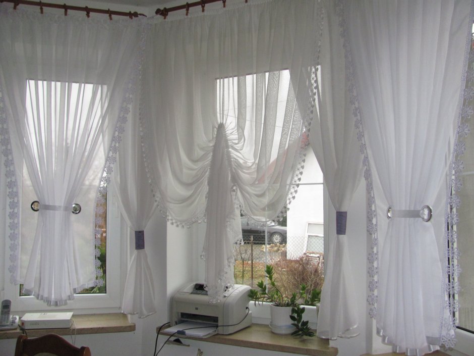 Тюль на угловое окно