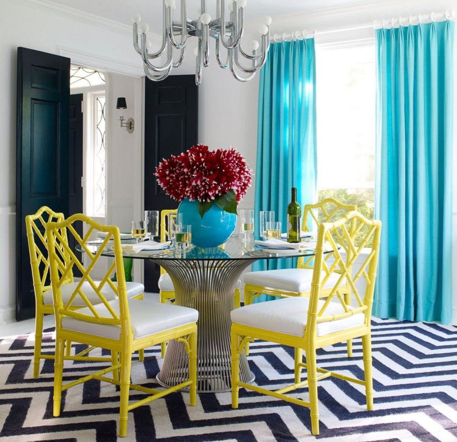 Голубой диван в интерьере