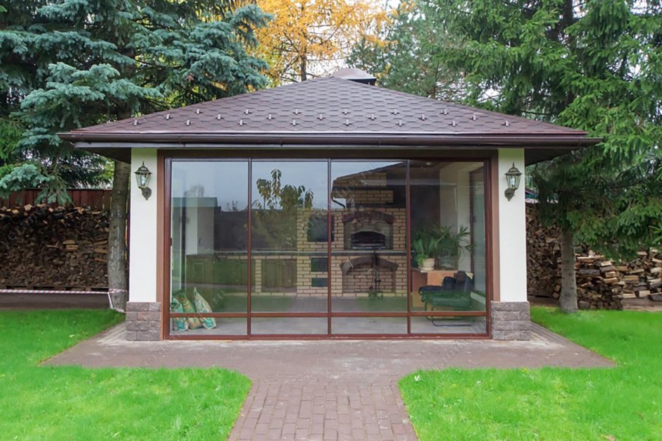 Крытая беседка застекленная с мангалом и барбекю 4х6