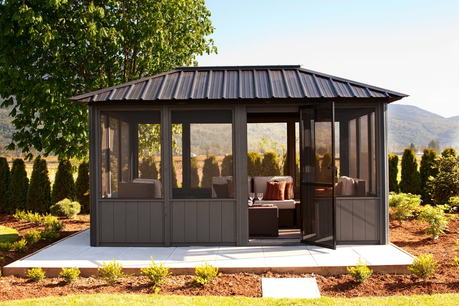 Современные закрытые беседки