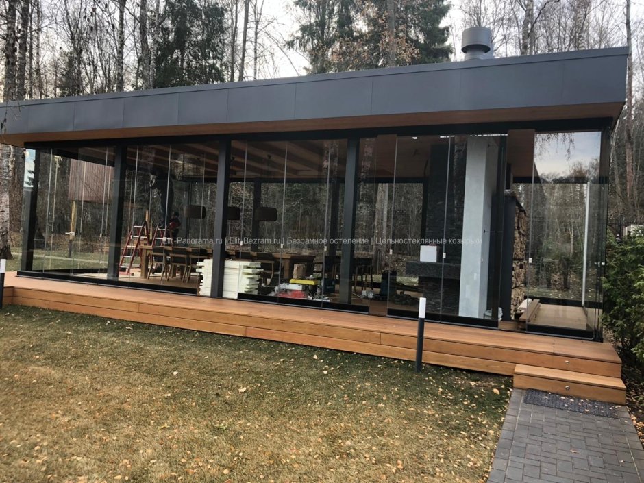 Беседка с панорамными окнами