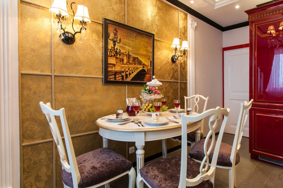 Молдинги в интерьере кухни