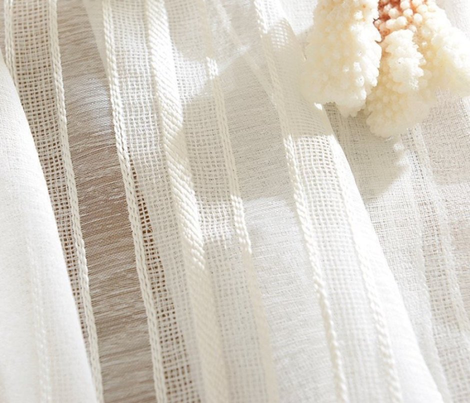 Льняные занавески с кружевом