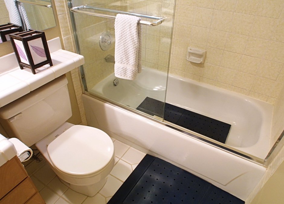 Коврик в совмещенный санузел