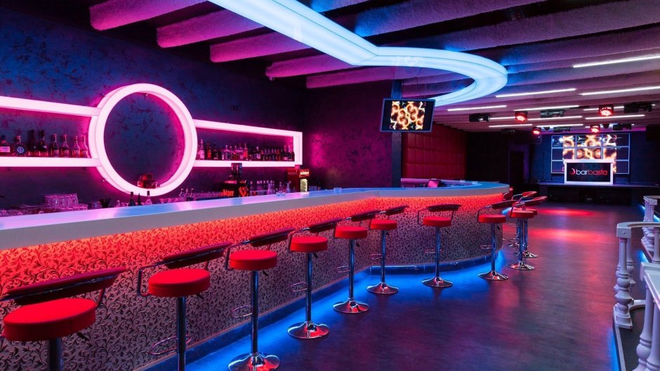 Клубные барные стойки