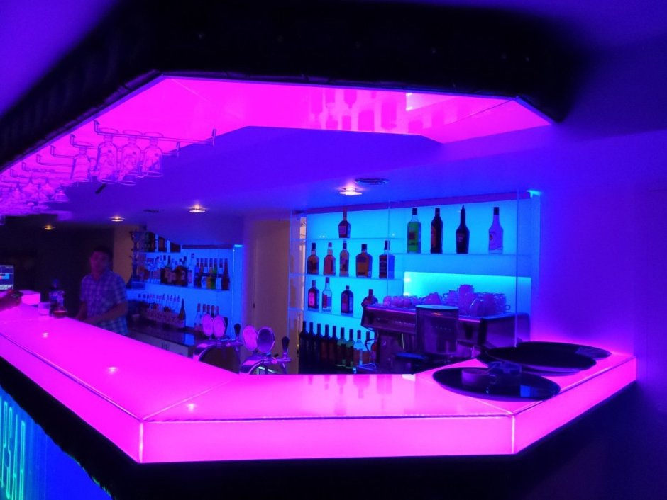 Клубные барные стойки