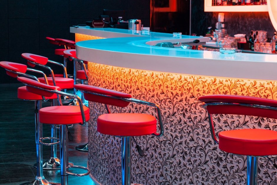 Барная стойка в клубе