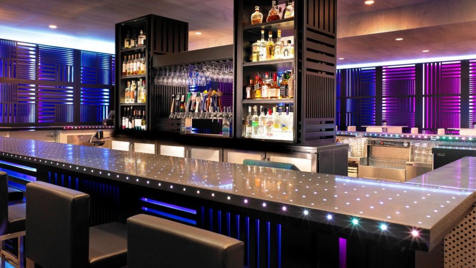 Барная стойка в баре