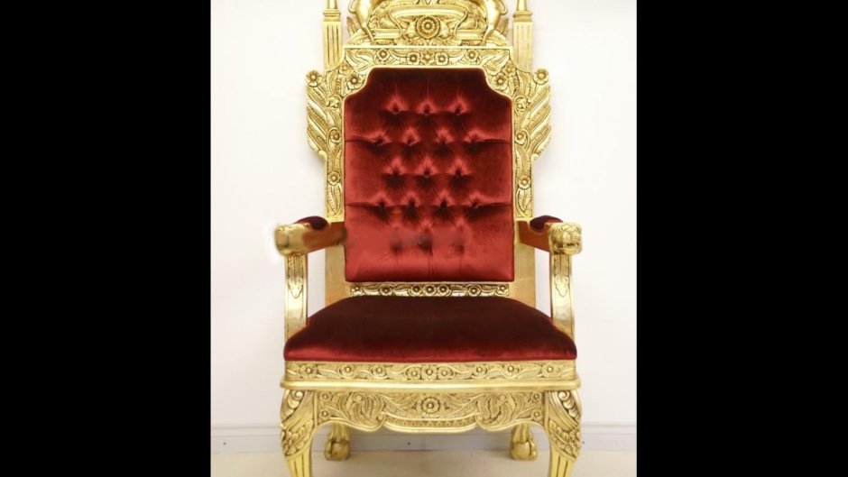Красный трон с короной