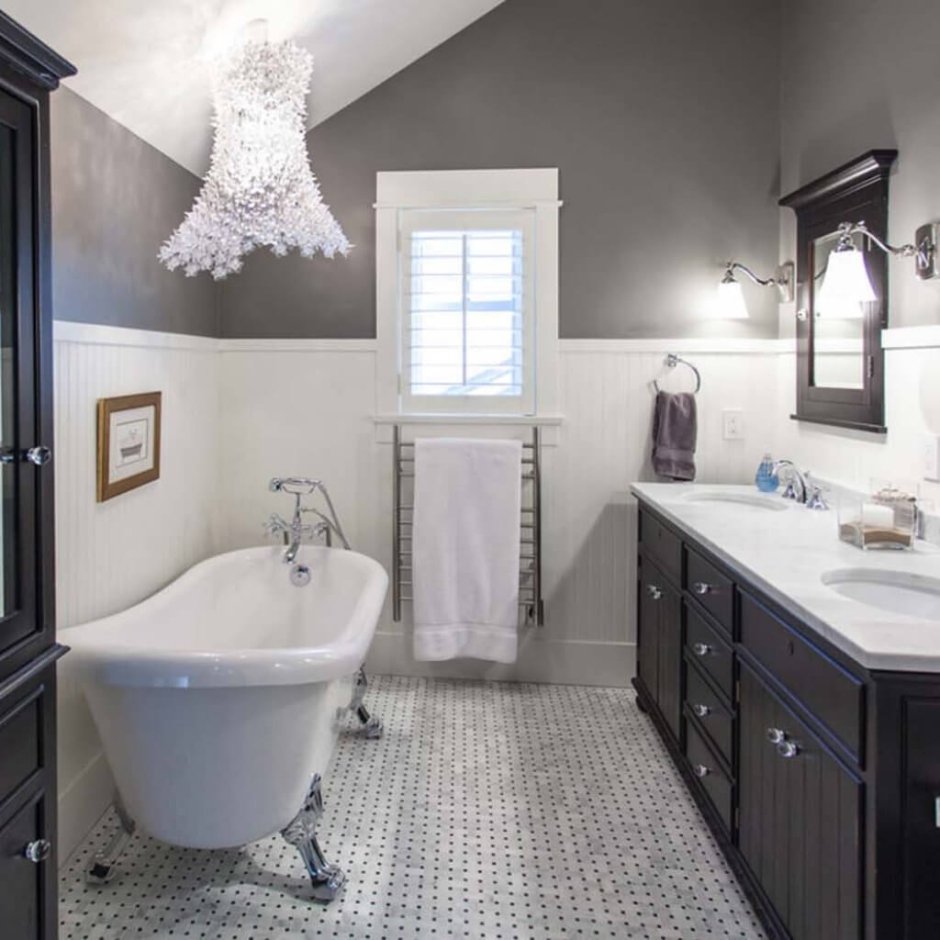 Ванна в классическом стиле с двумя раковинами