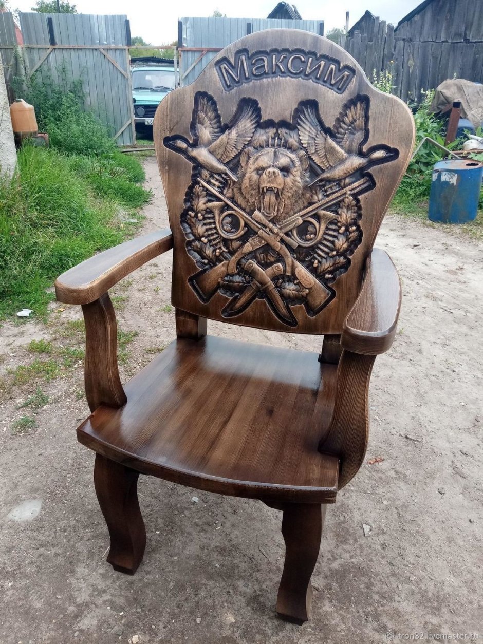Резные стулья из дерева
