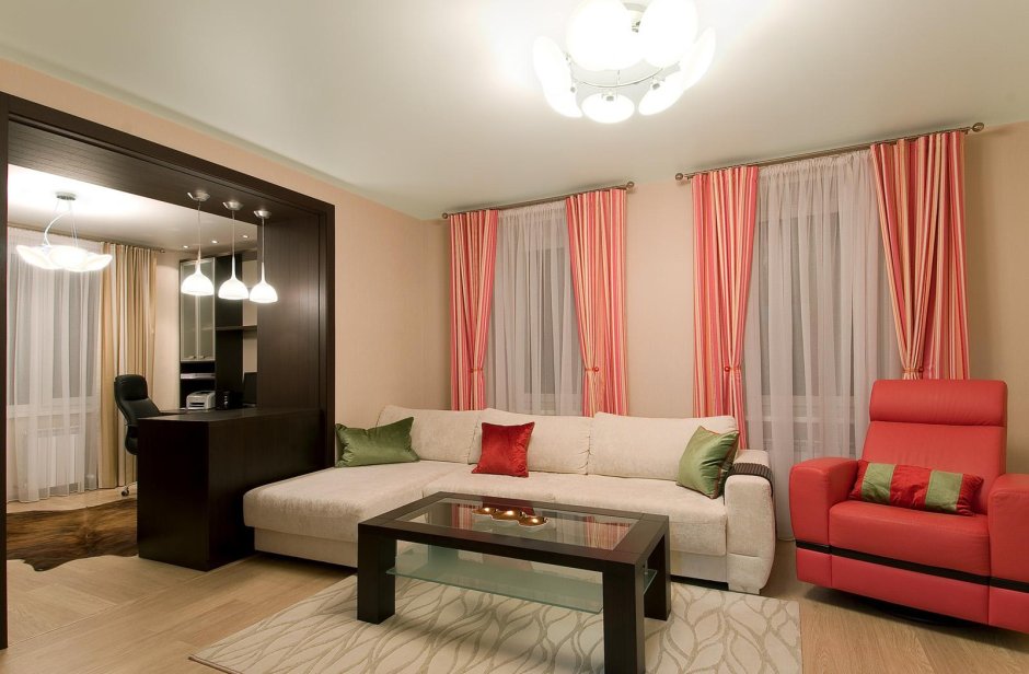 Гостиная с двумя окнами