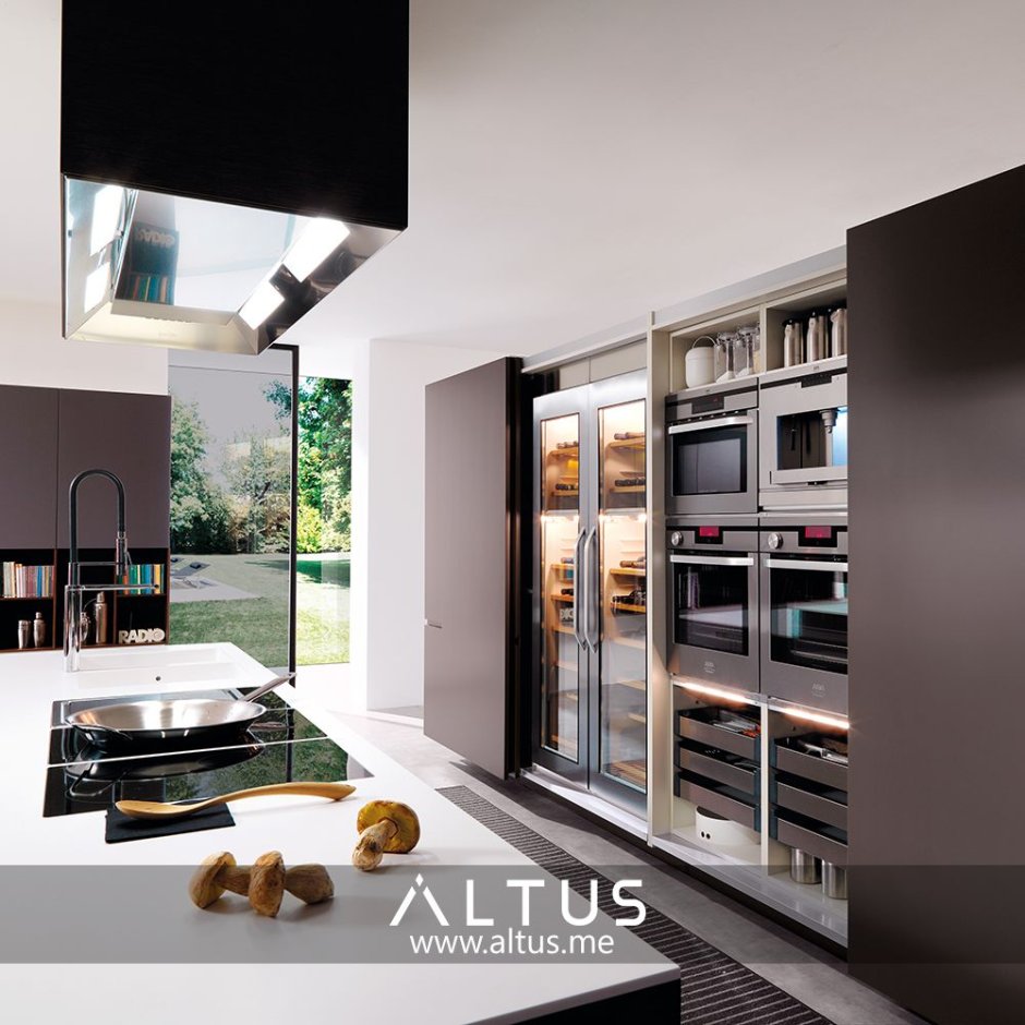 Кухня с раздвижными фасадами