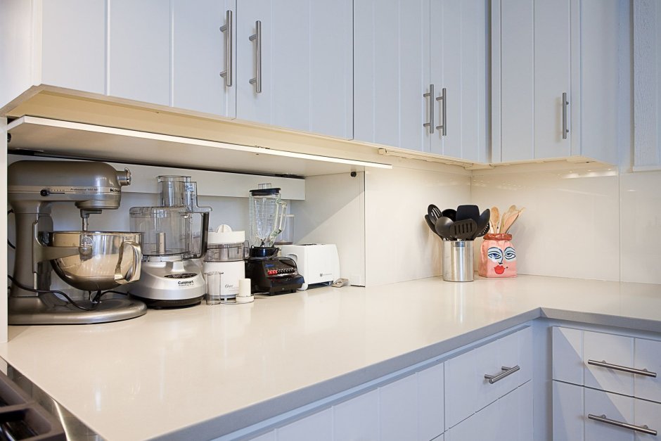 Мебельные жалюзи Рехау шкаф для кофемашины