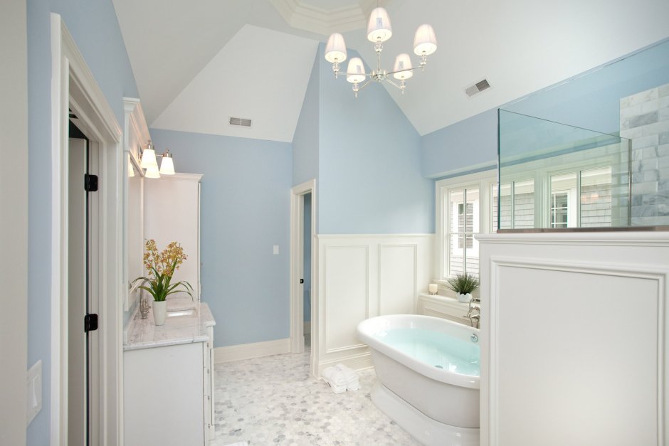 Ванная комната в светло голубых тонах