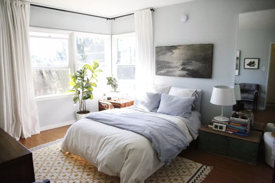 Комната с угловым окном