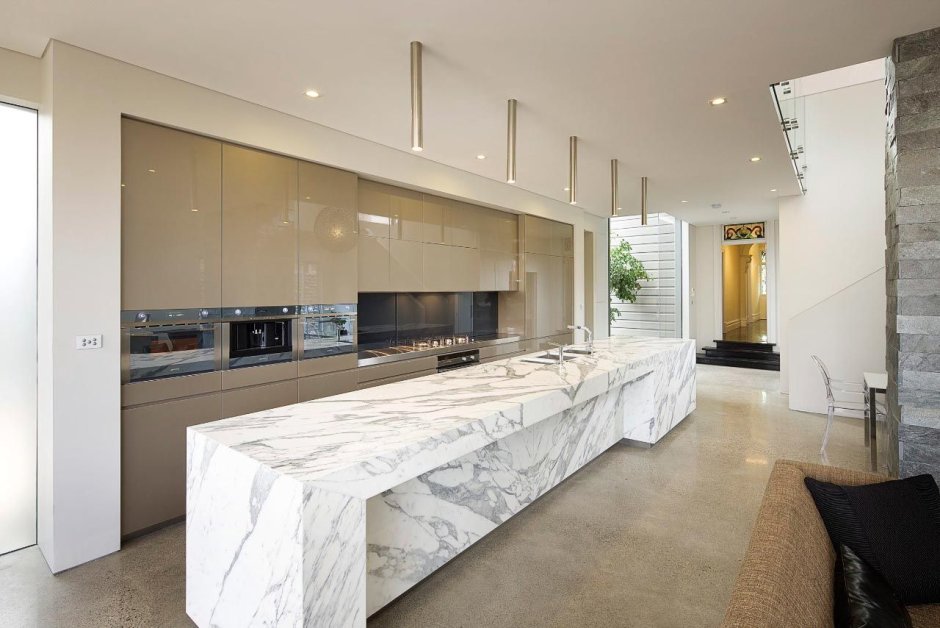 Остров на кухне из мрамора