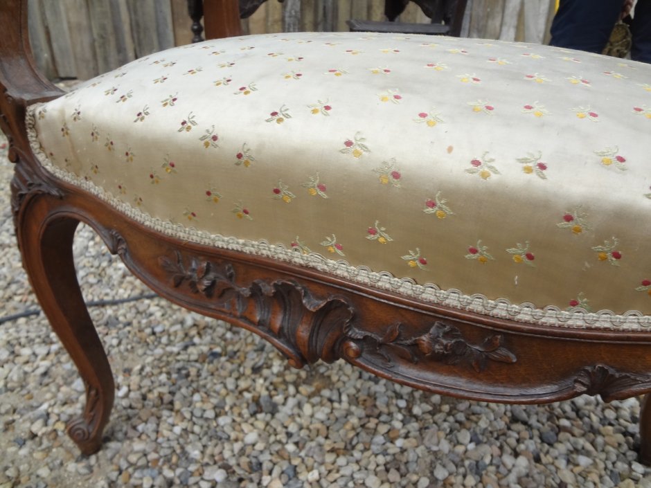 Пуфик в стиле рококо