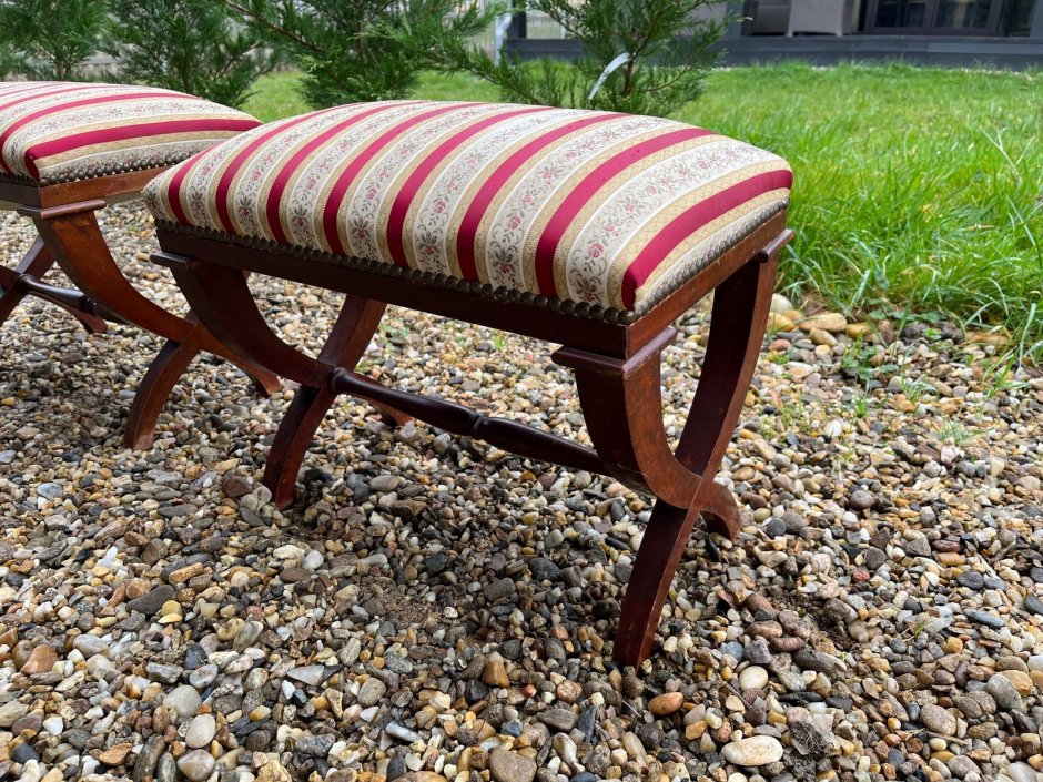 Антикварная банкетка в прихожую