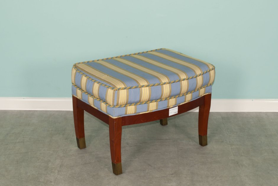 Банкетка в стиле рококо