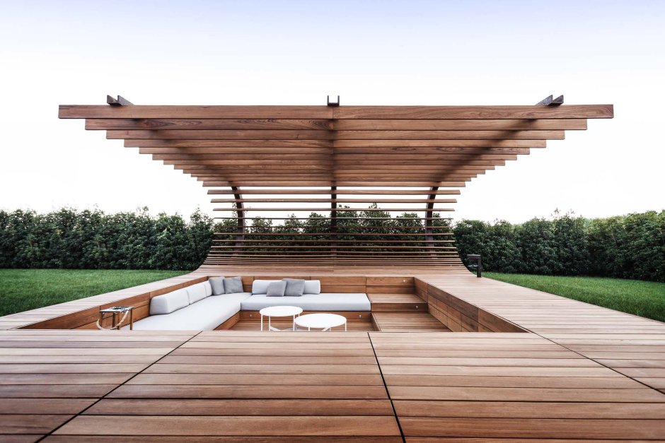 Пергола над бассейном