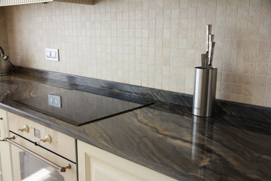 Каменный плинтус для столешницы