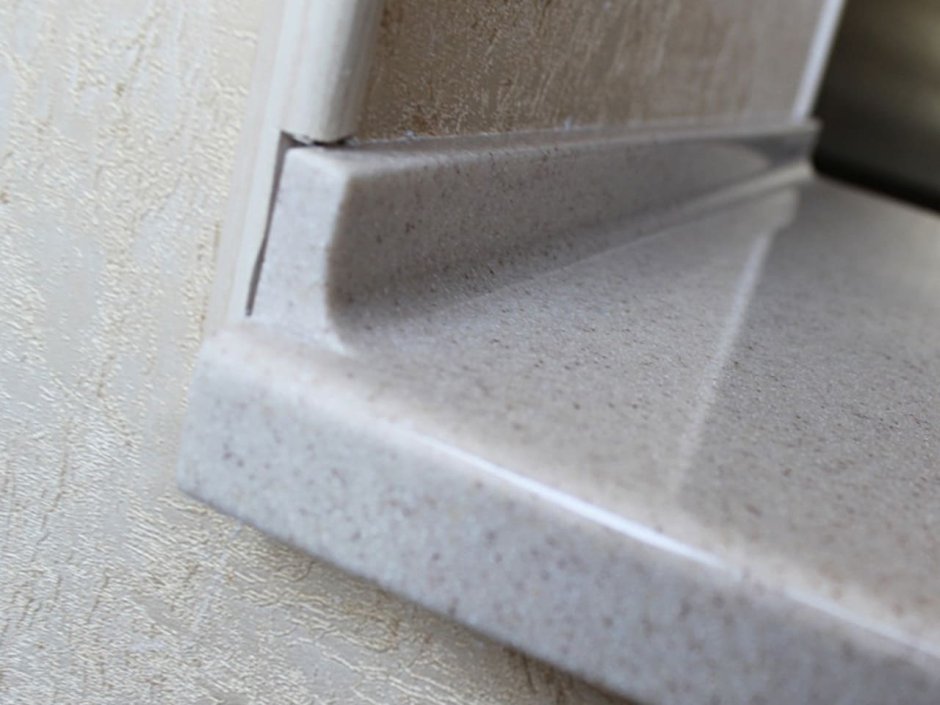 Стык столешницы из искусственного камня