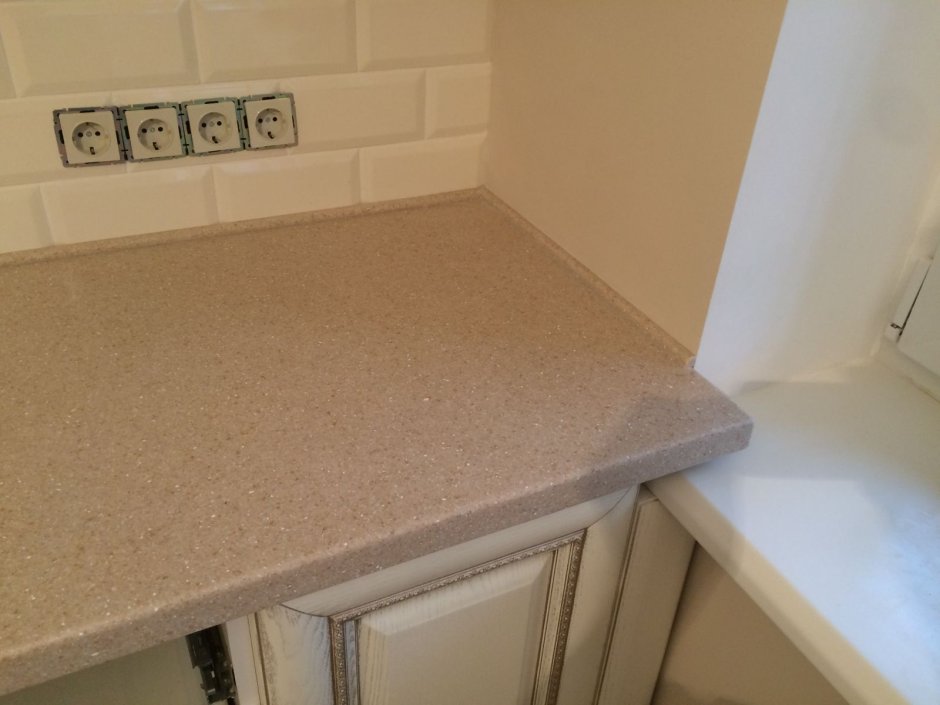 Стык столешницы и фартука