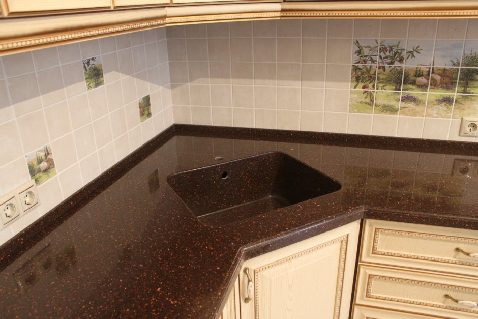 Плинтус для кафельной плитки на кухонный фартук