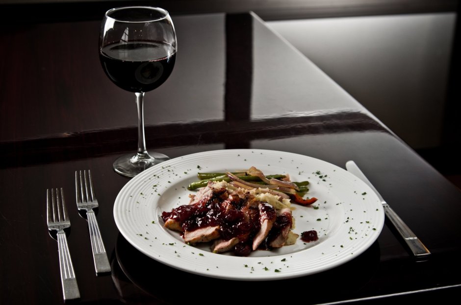 Ресторанное блюдо на столе