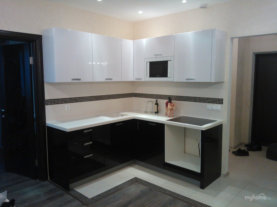 Кухонный гарнитур черно-белый угловой
