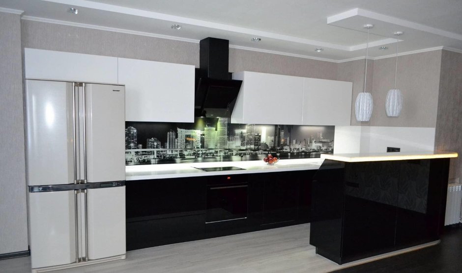 Черно белая кухня пластик