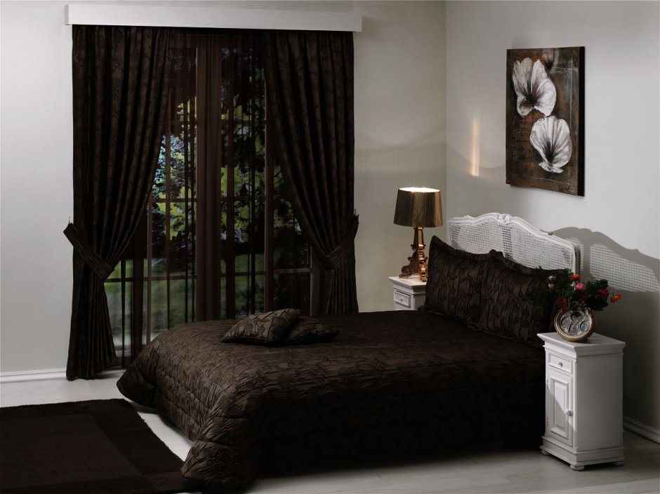 Шторы в спальню с темной мебелью
