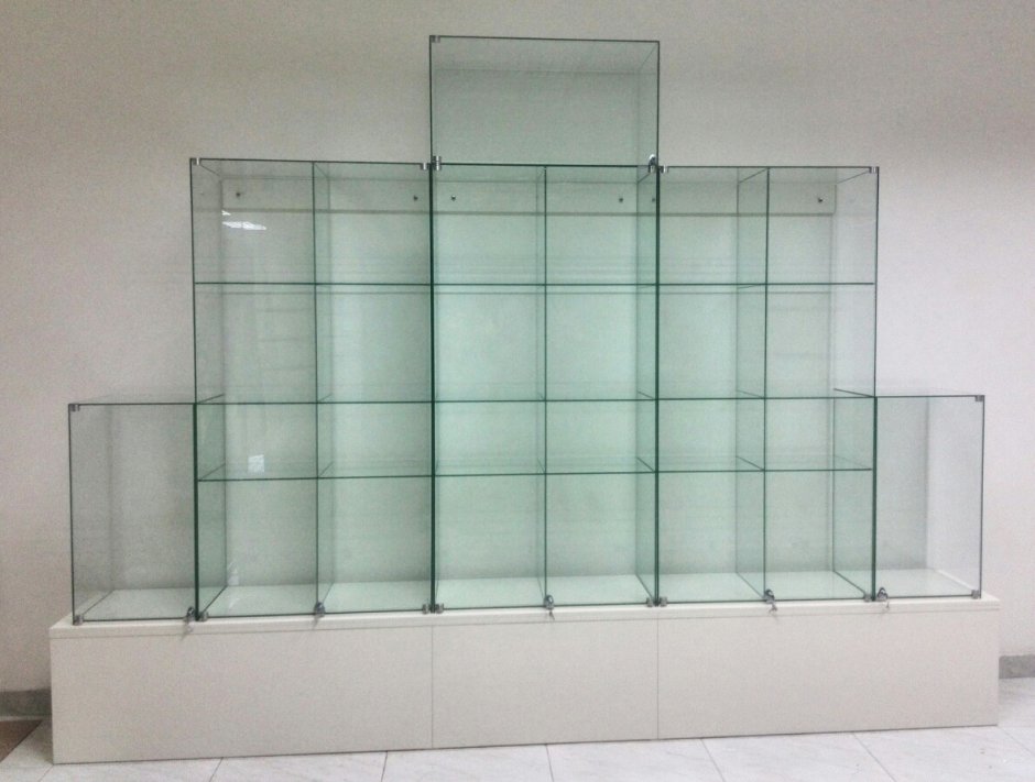 Стеклянный стеллаж на стену