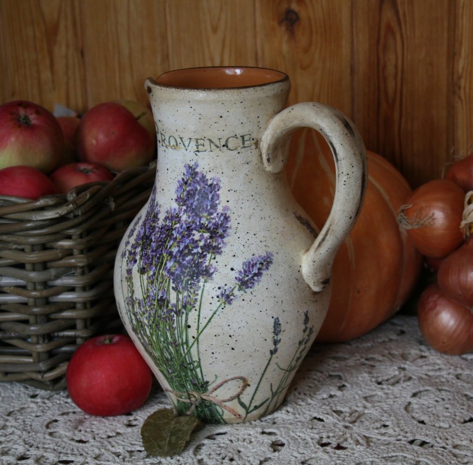 Плетеный кувшин