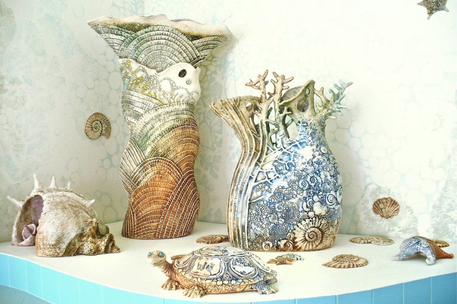 Глиняные горшки в интерьере дачи