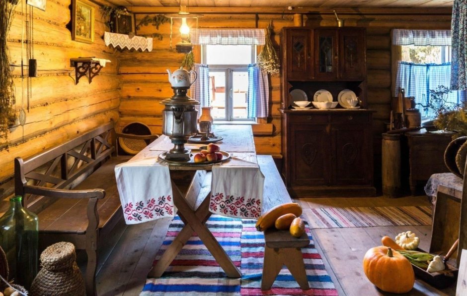 Погодинская изба внутри