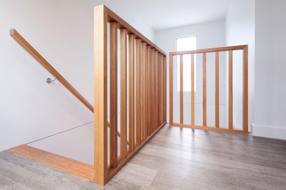 Реечное ограждение лестницы