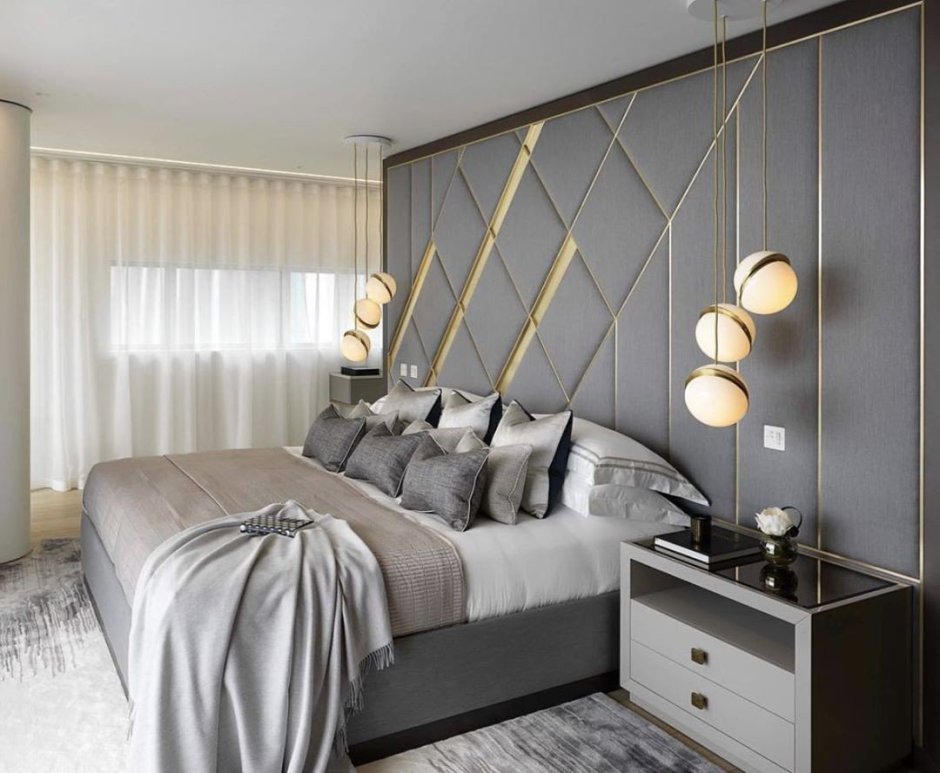 Изголовье кровати в потолок