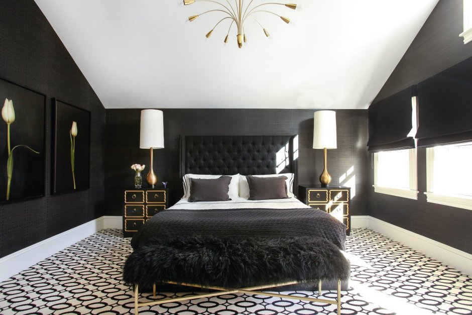Черная кровать в интерьере