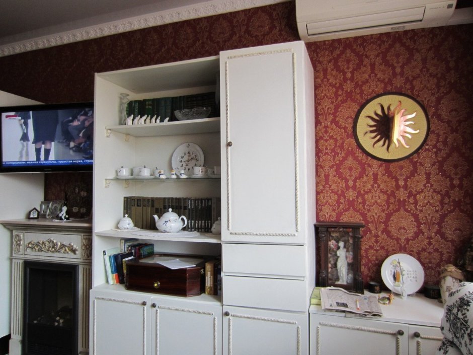 Кирпич и лепнина в интерьере