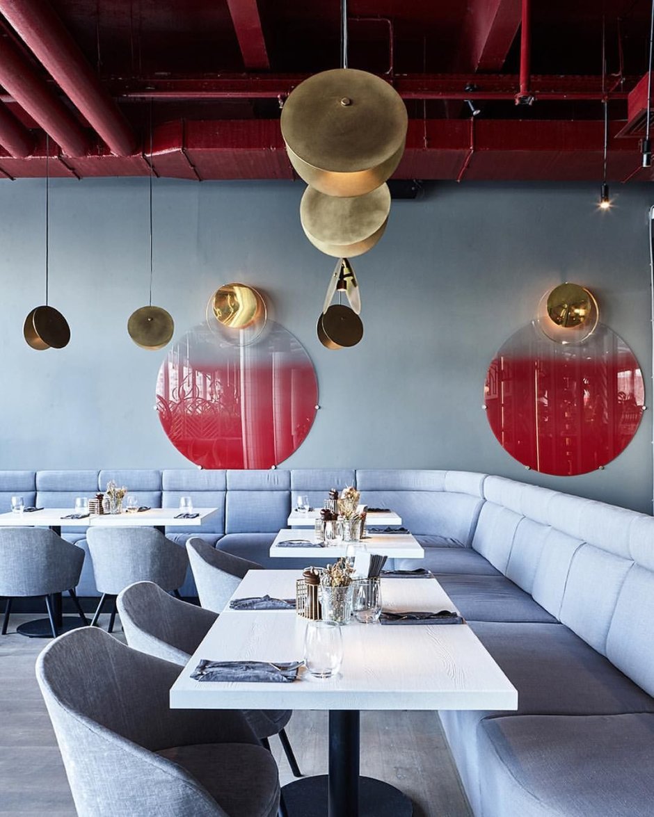 Яркий интерьер ресторана