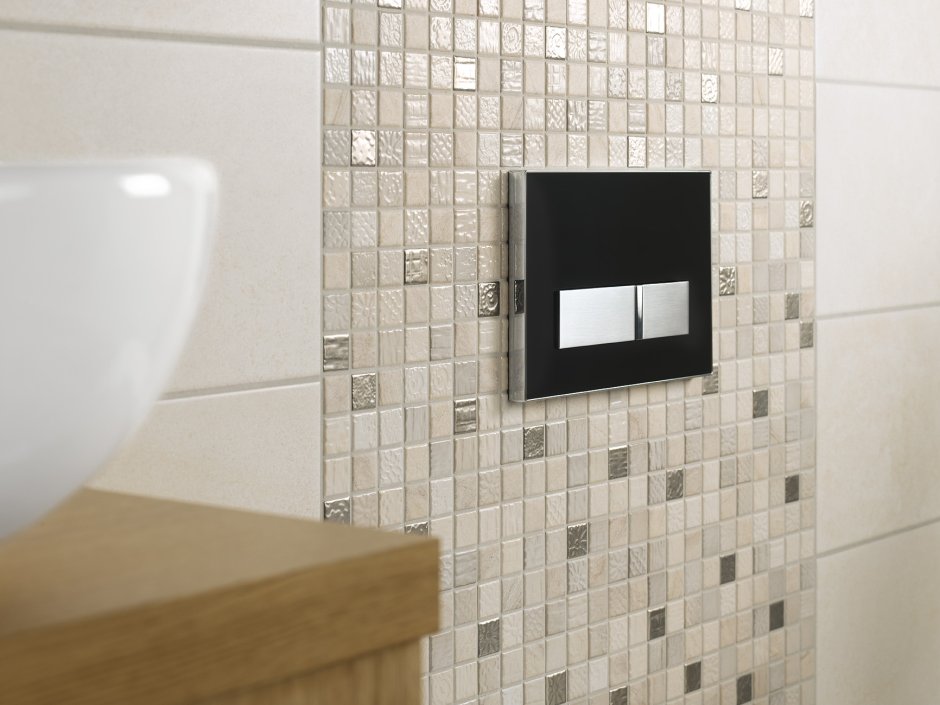 Белая мозаика в ванной