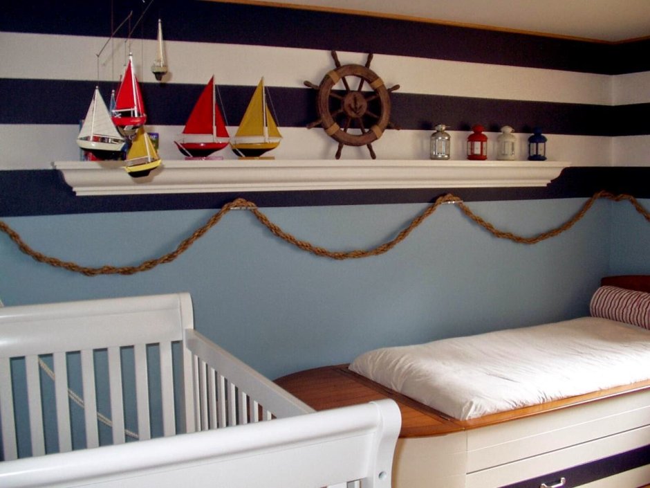 Полочки в спальне в морском стиле