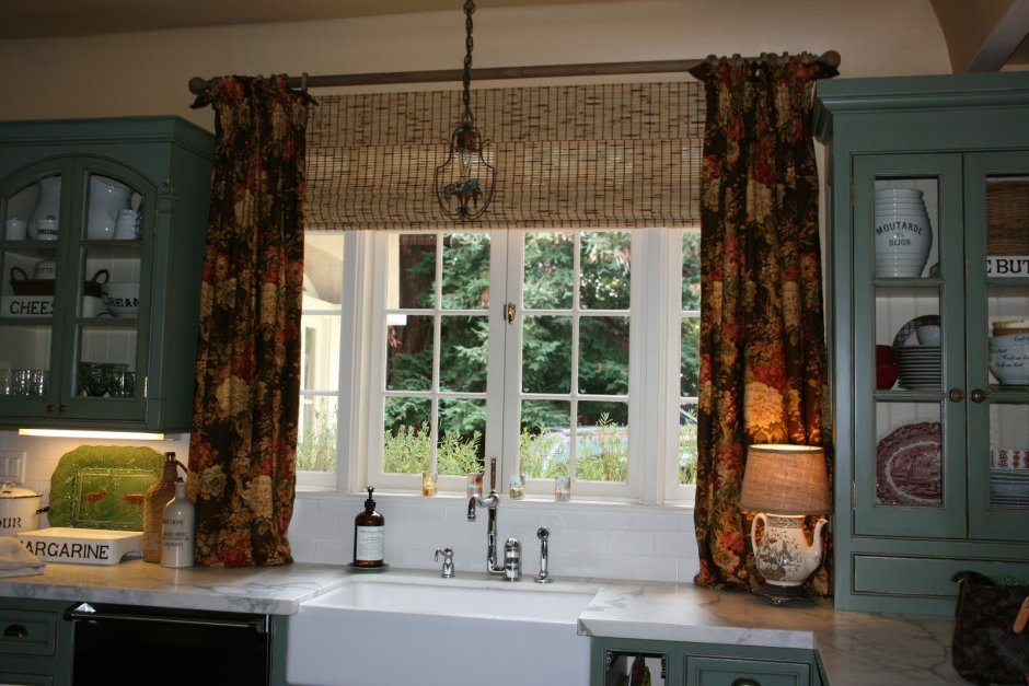Дизайн штор для кухни в деревенском стиле