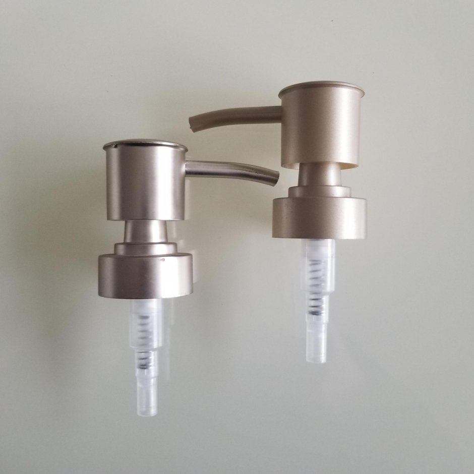 Диспенсер в душ металлический