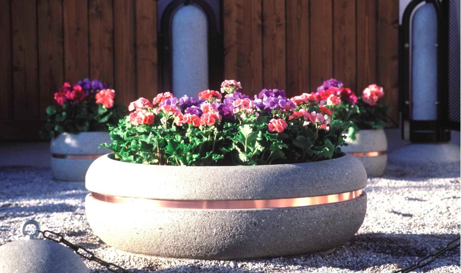 Бетонные клумбы для цветов