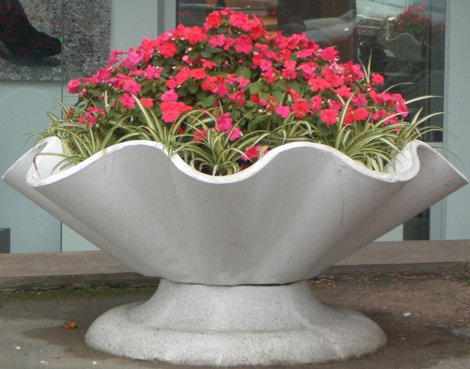 Вазоны уличные